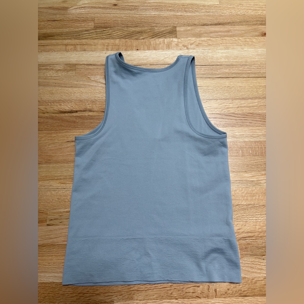 ATHLETA powder blue rubbed deep V neck tank top size Medium - Picture 2 of 3